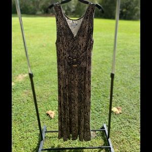 Women’s sleeveless snake print maxi dress like new